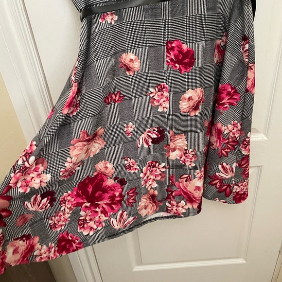 NWOT. ELLE A-LINE CASUAL DRESS. FIT AND FLARE SLEEVELESS BELTED DRESS - Picture 4 of 15